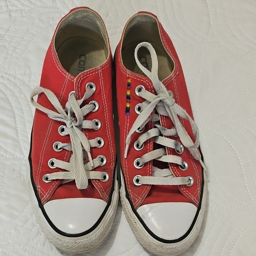 Red Canvas Converse Low Chuck Taylor Sneakers Women's Sz 7, Men's Sz 5